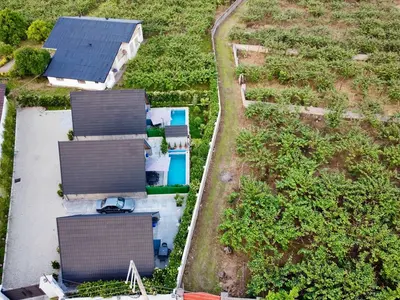 کلبه دوخوابه سوئیسی استخردار گاردن ویلا 3