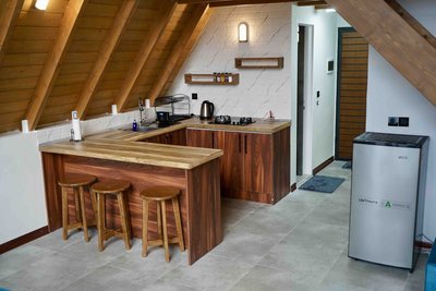 کلبه دوخوابه سوئیسی استخردار گاردن ویلا 2