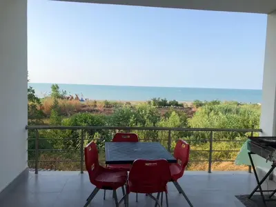 ویلا سه خوابه ساحلی سفید