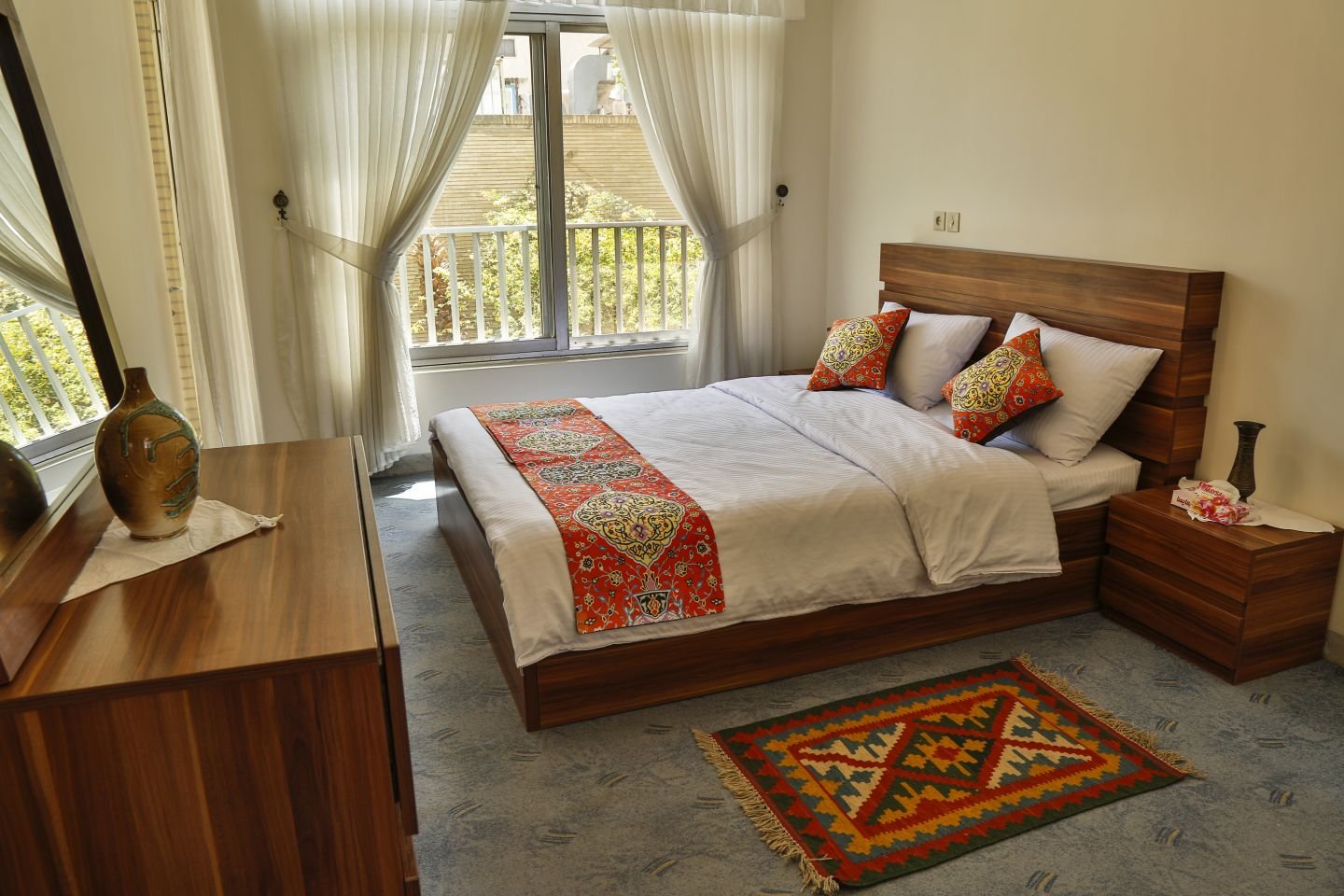 هاستل سرای دربکوشک - واحد دبل 1