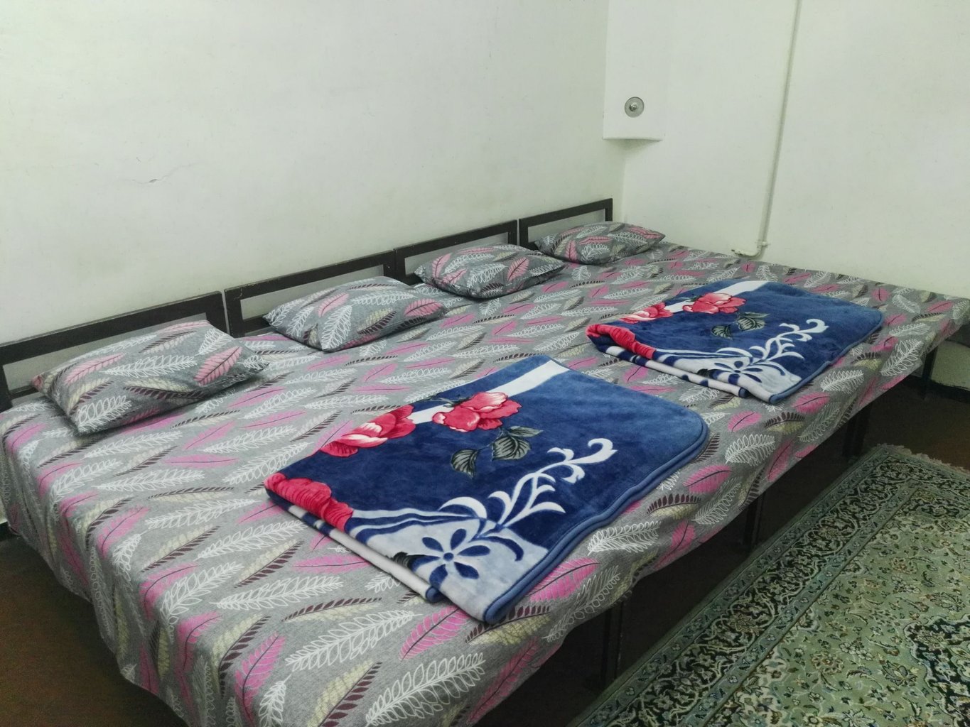 مسافرخانه فلت مدرس - واحد چهار تخته