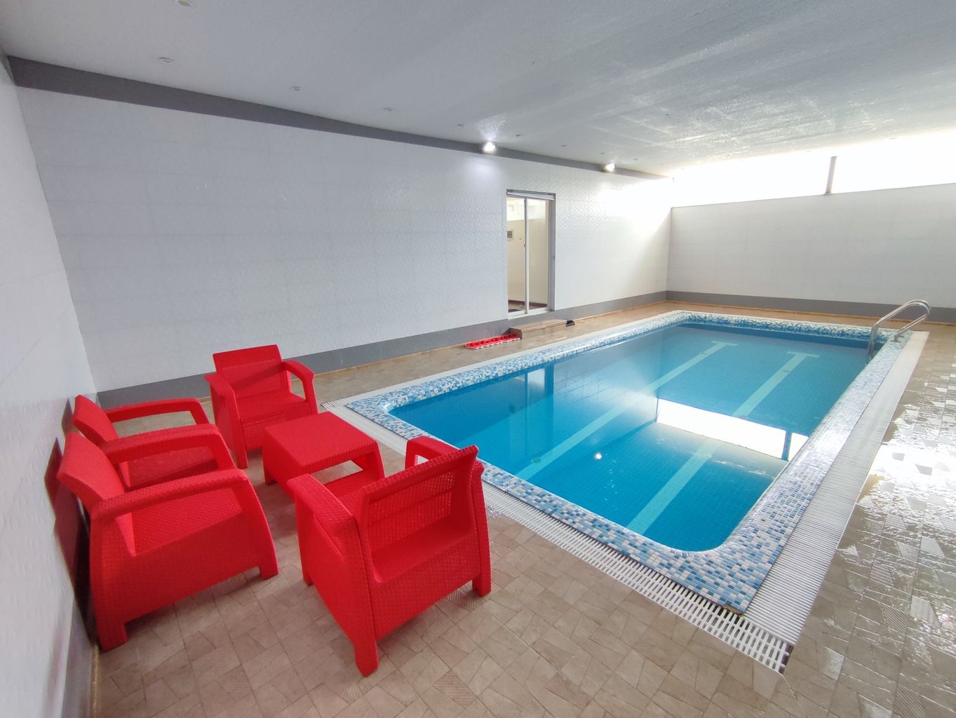 سه خوابه استخردار نیاستی