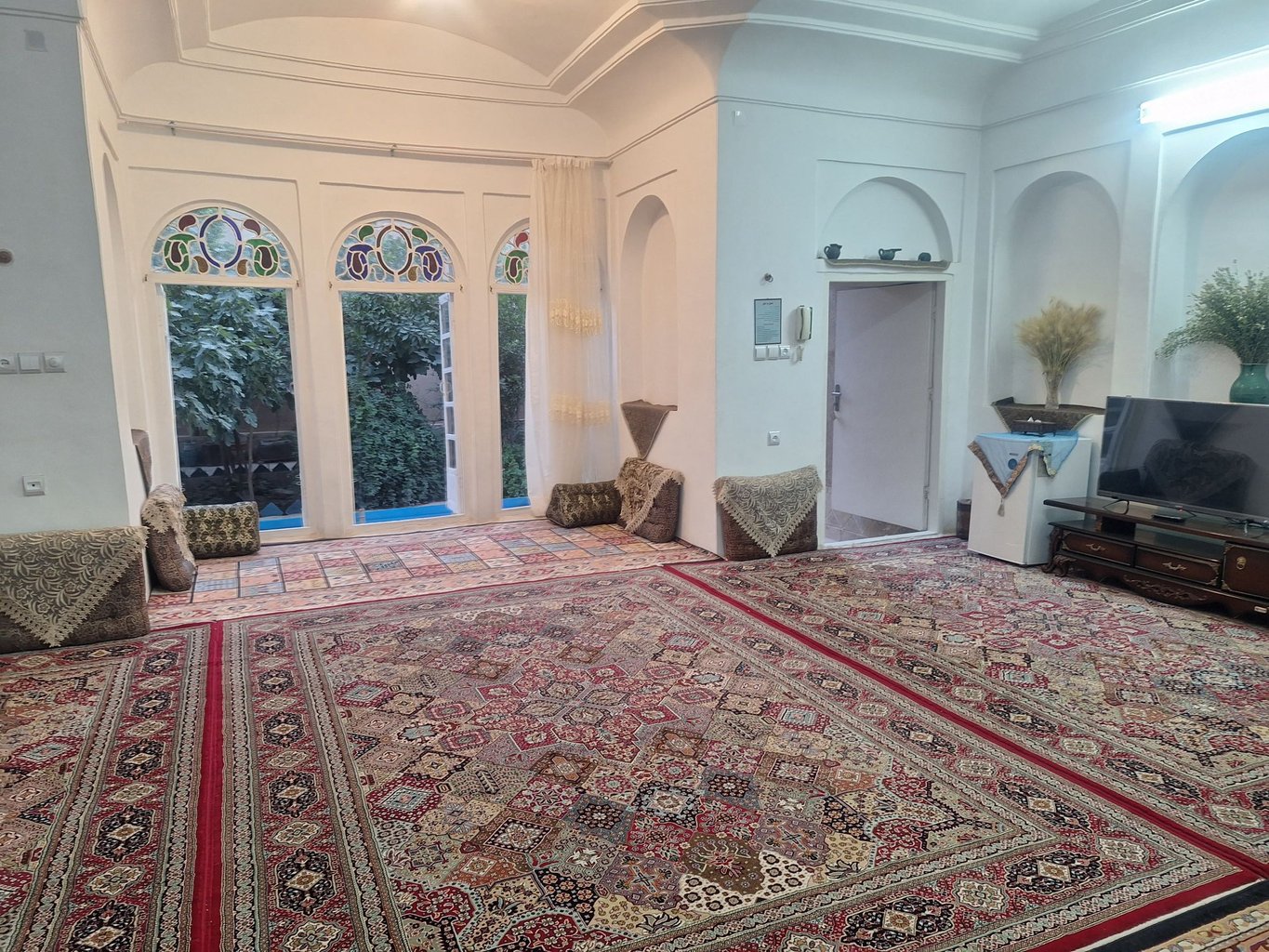 عمارت بانو - واحد سه دری