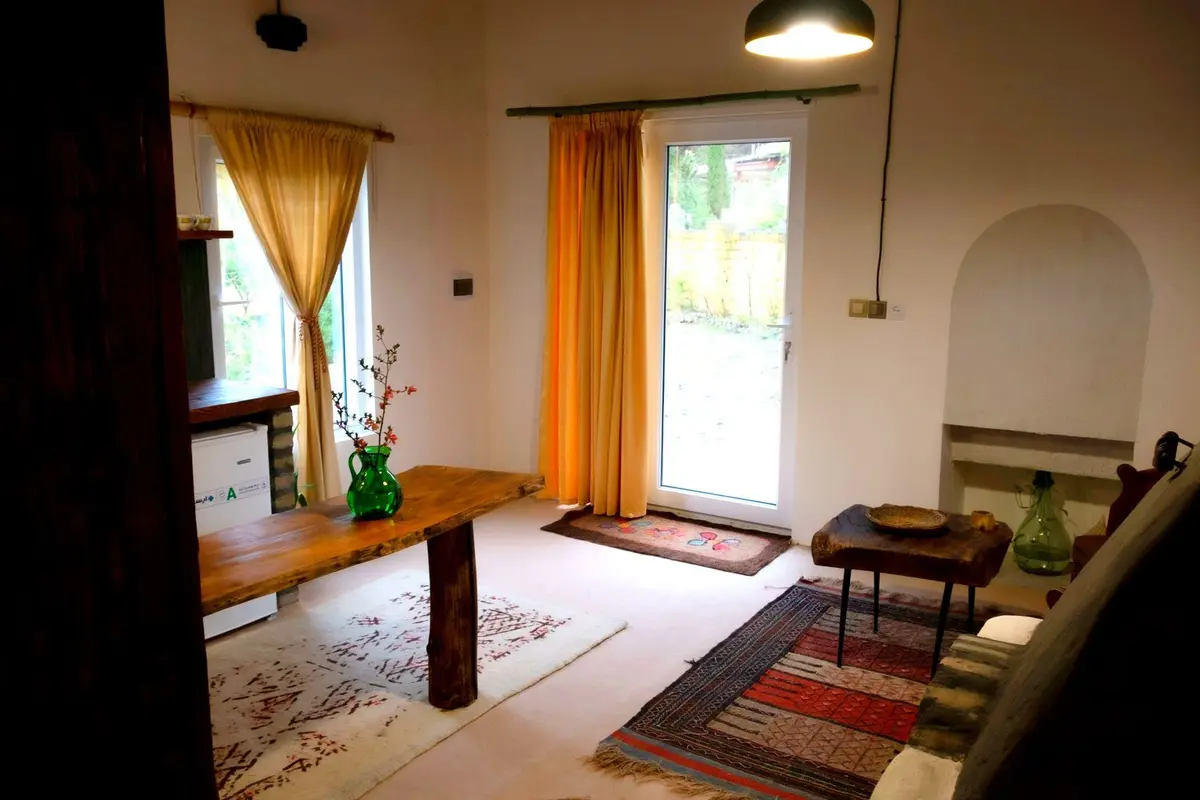 کلبه فلت جنگلی آن جا