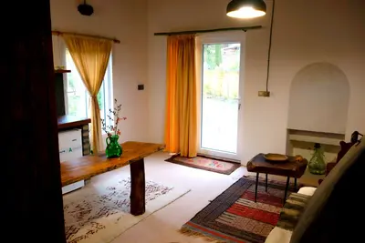 کلبه فلت جنگلی آن جا