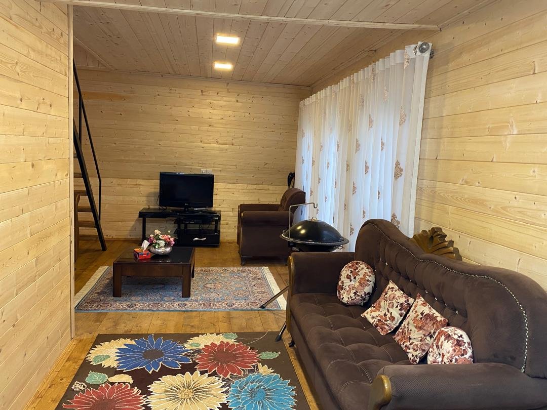 کلبه یک خوابه سوئیسی جنگلی دلا