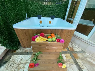 ویلا پنج خوابه جکوزی دار VIP دامون