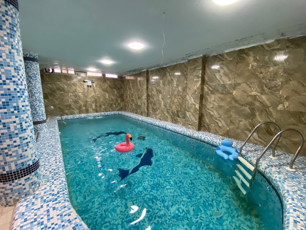 چهارخوابه تریپلکس استخردار آبگرم رویای آبی F3