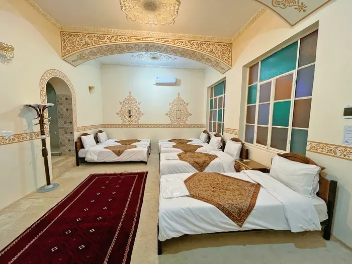 بوم گردی عمارت ماهور 1 - اتاق شش تخته آئینه خانه