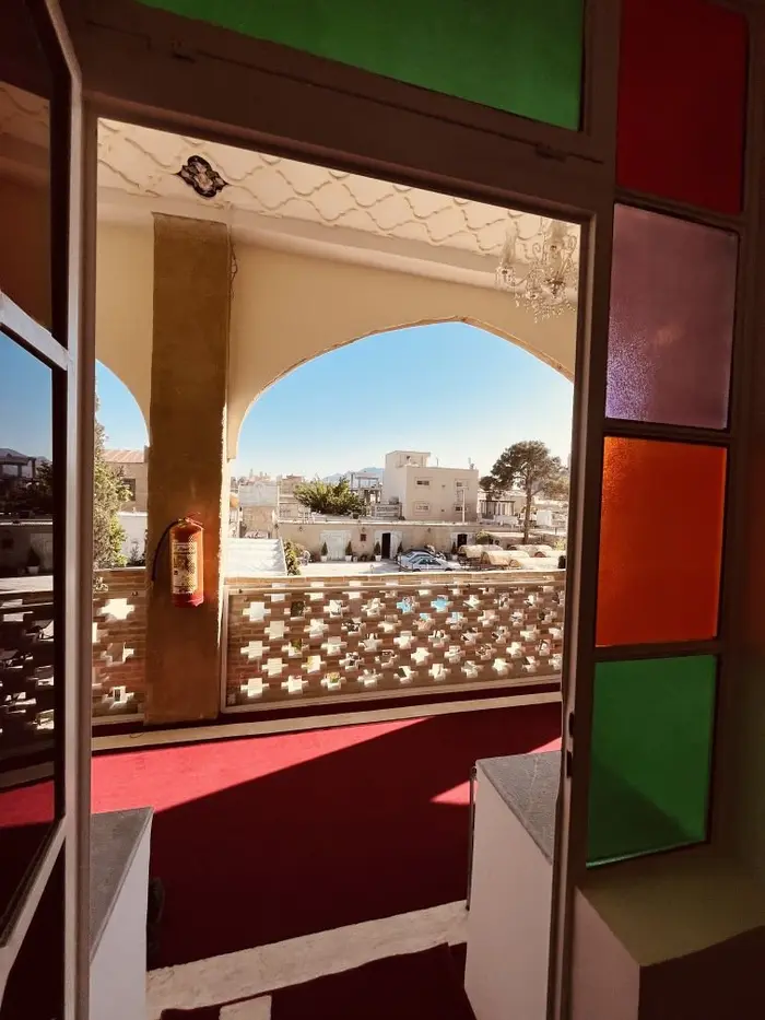 بوم گردی عمارت ماهور - واحد دوتخته جلفا - فضای دید اتاق