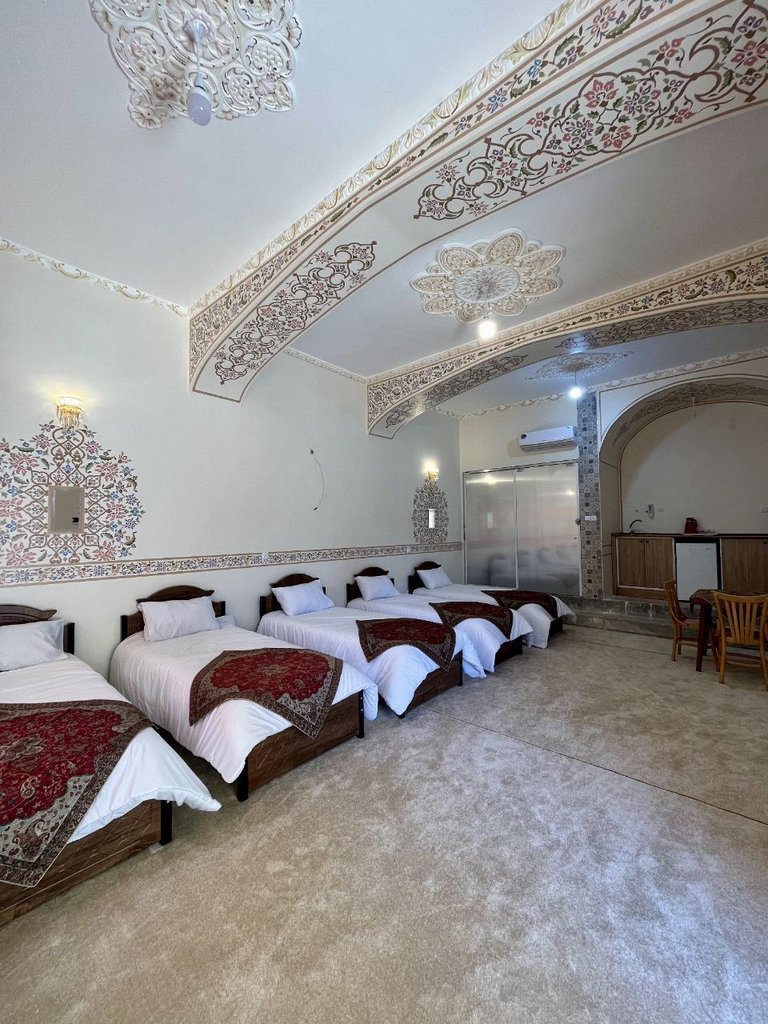 بومگردی عمارت ماهور - اتاق پنج تخته آئینه خانه