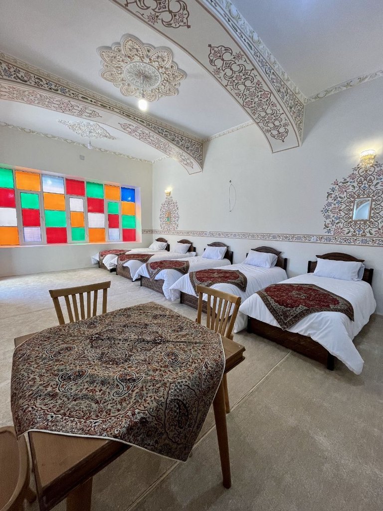 بومگردی عمارت ماهور - اتاق پنج تخته آئینه خانه