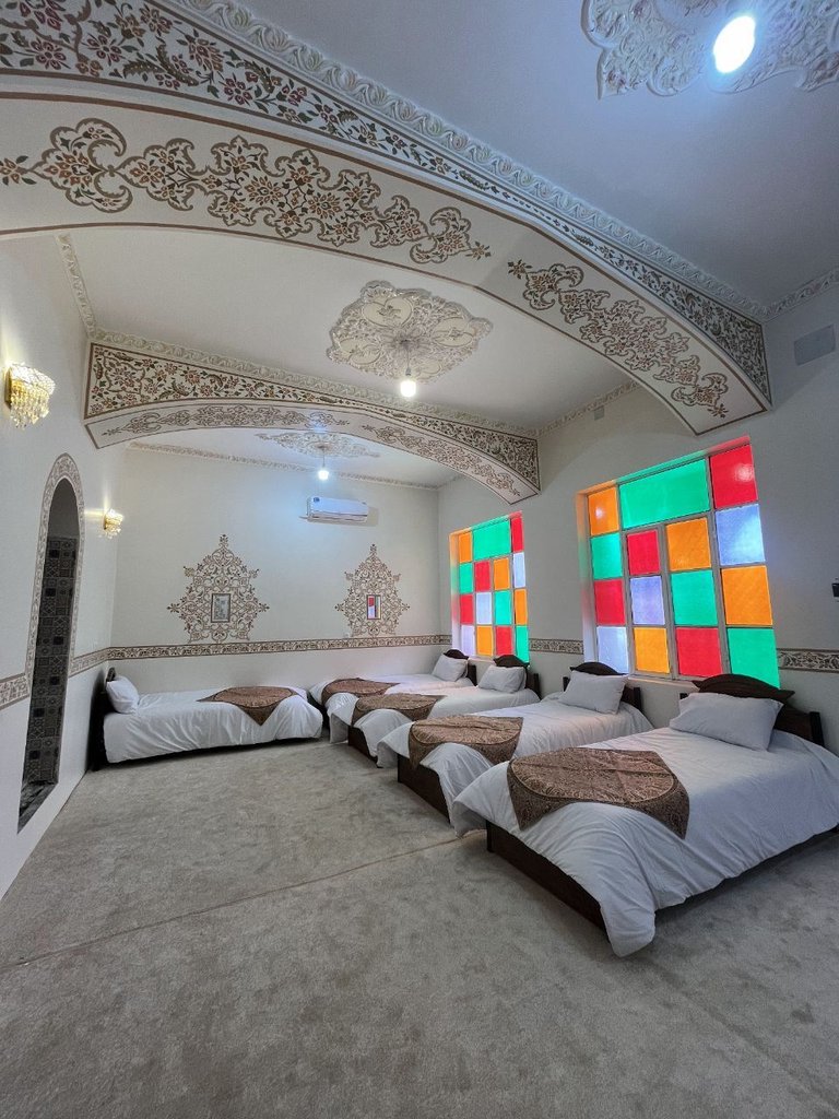 بومگردی عمارت ماهور - اتاق پنج تخته آئینه خانه