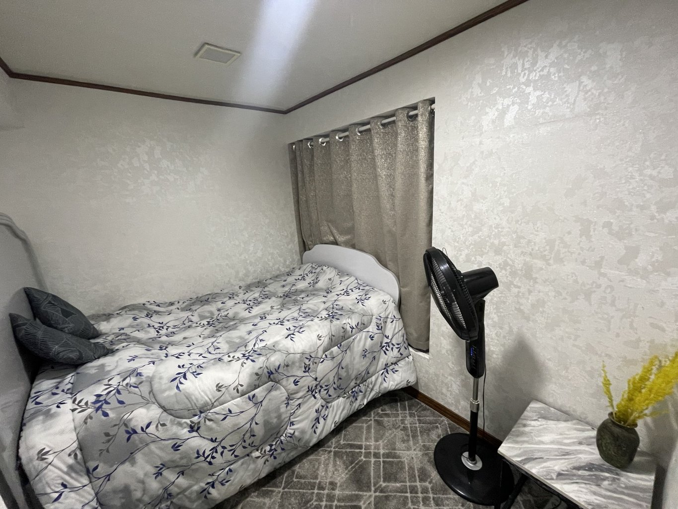 ویلا دوخوابه استخردار آبگرم رستمیان - اتاق خواب