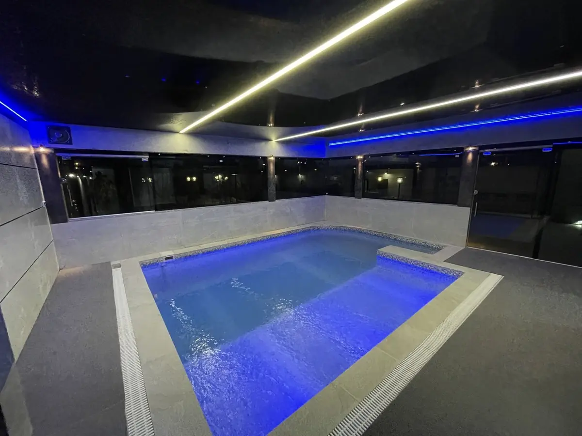 ویلا دوخوابه استخردار آبگرم رستمیان - استخر 