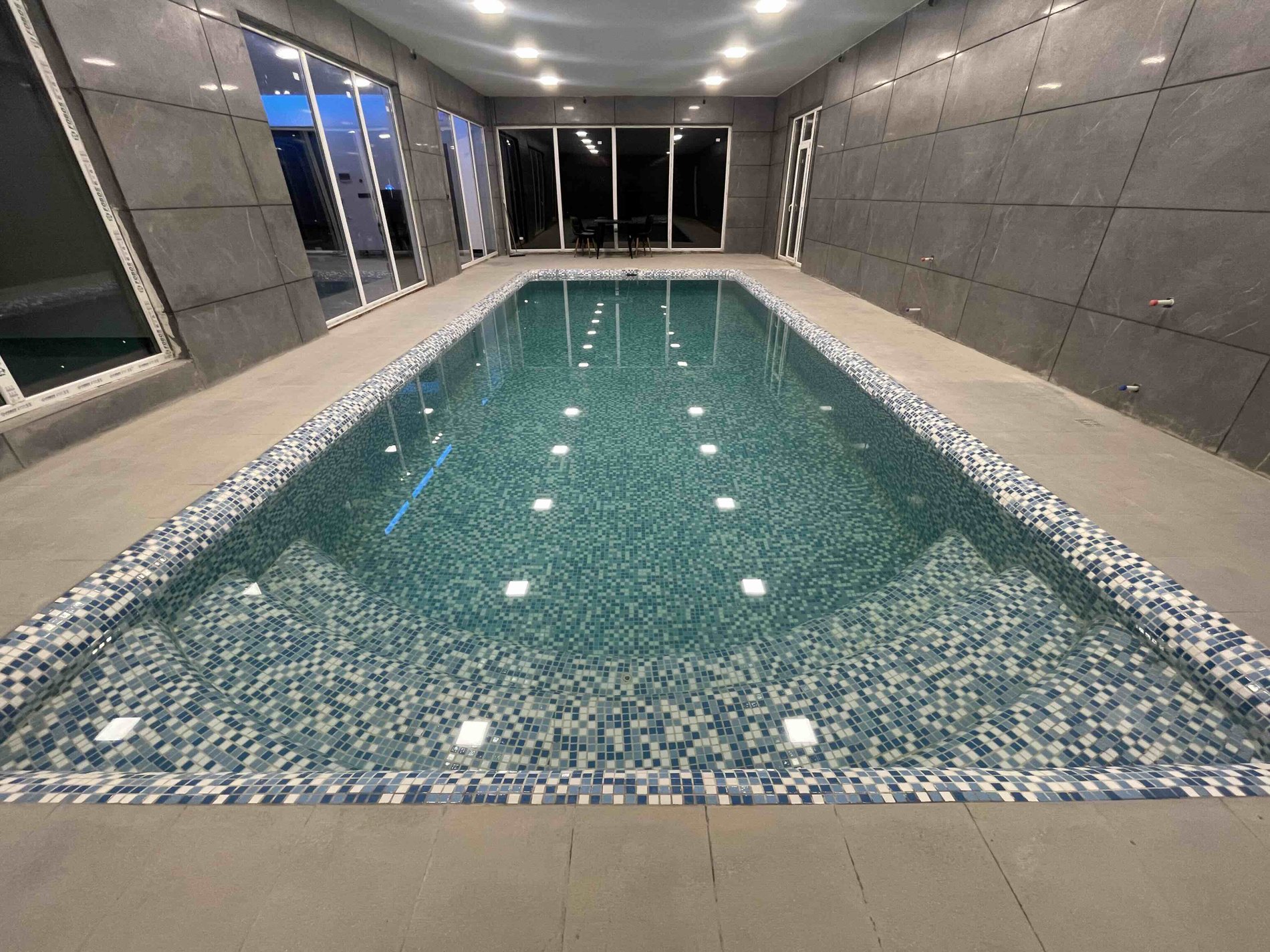 سه خوابه استخردار آبگرم سلنا ۱ - استخر