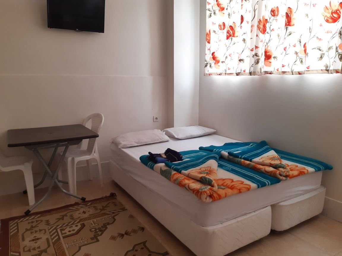 مسافرخانه سید احمد- اتاق سه تخته