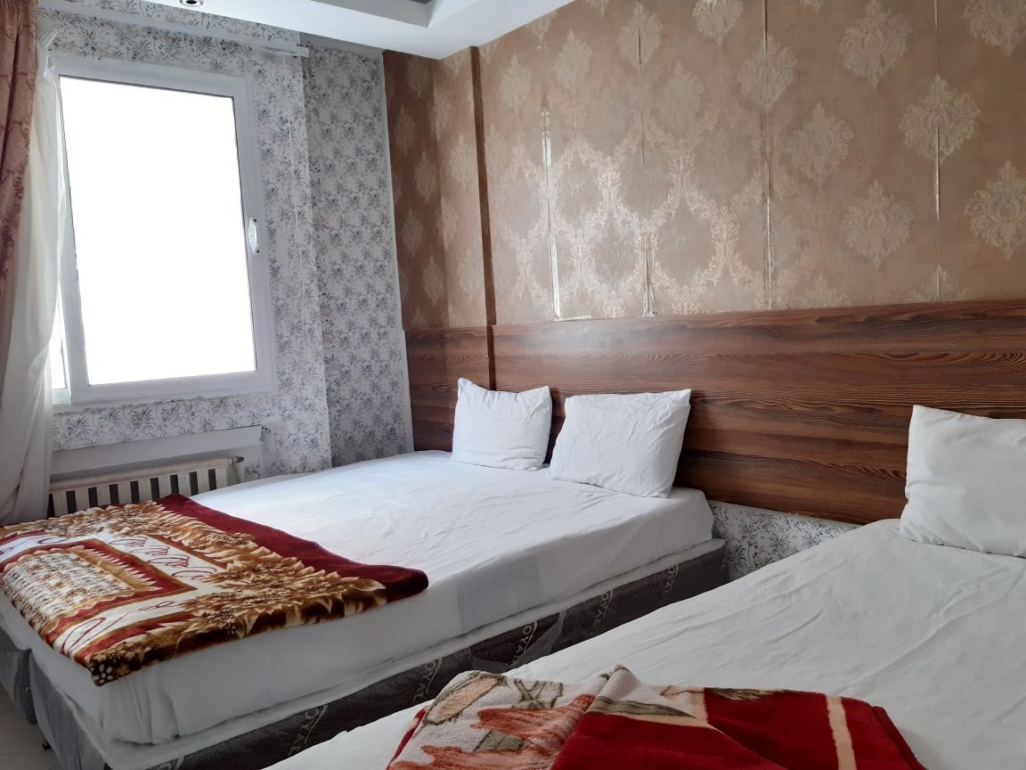 مسافرخانه ثامن السرور ده تخته اتاق دو خواب
