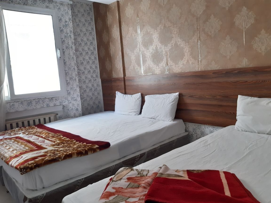 مسافرخانه ثامن السرور ده تخته اتاق دو خواب