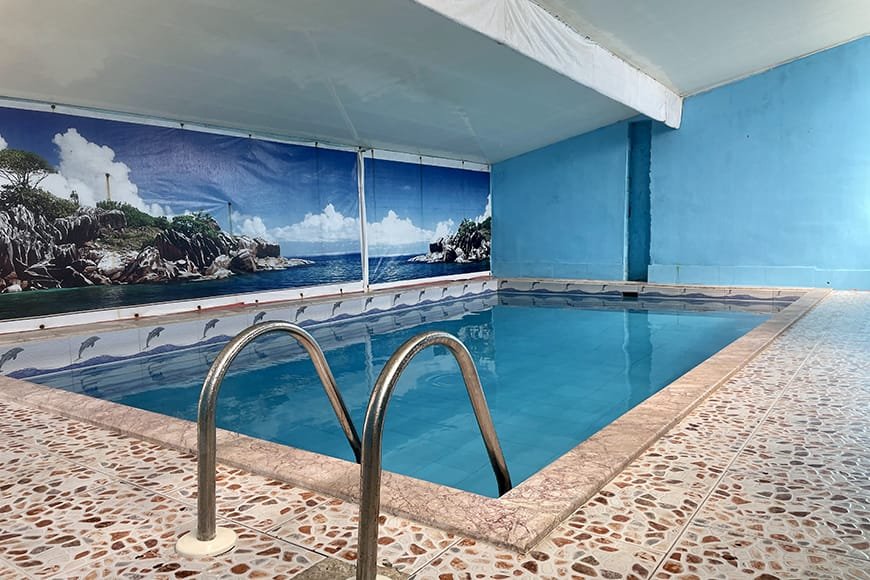 سه خوابه استخردار آبگرم لَپاسَرَک