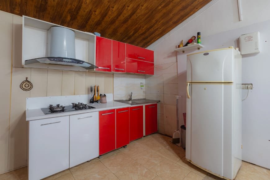 سه خوابه استخردار آبگرم لَپاسَرَک