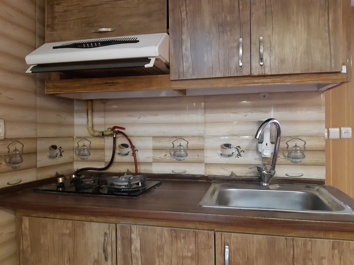 مسافرخانه دوستان هشت تخته