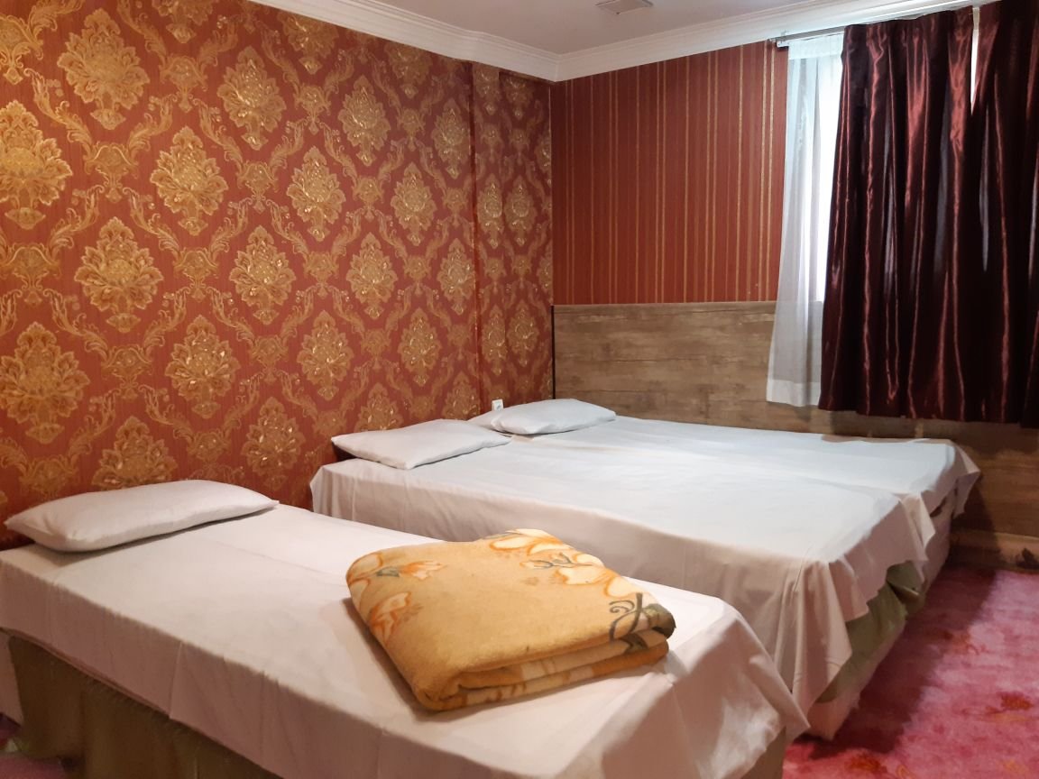 مسافرخانه دوستان هشت تخته