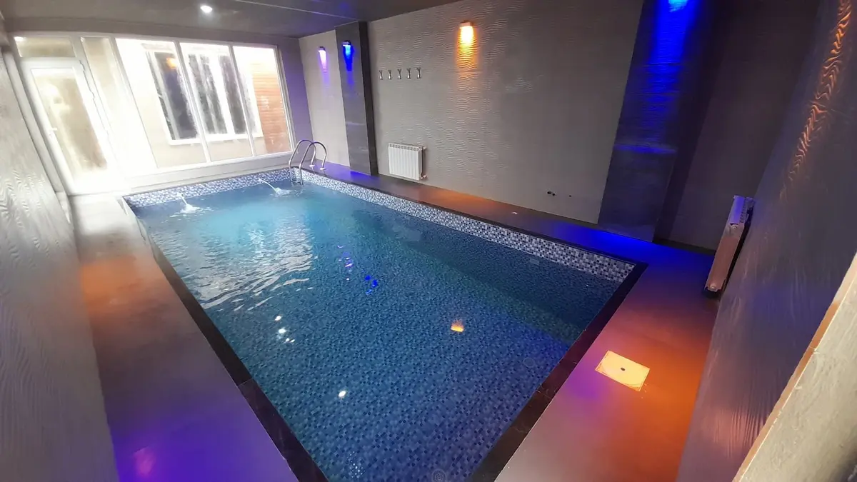 ویلا سه خوابه ساحلی استخردار آبگرم پارسا 2