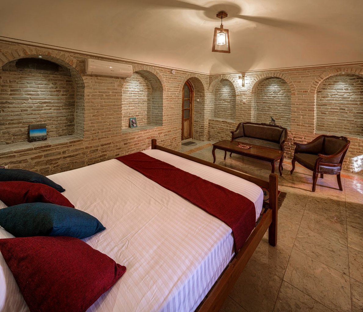 اقامتگاه سنتی میدان کوچک - واحد ماران