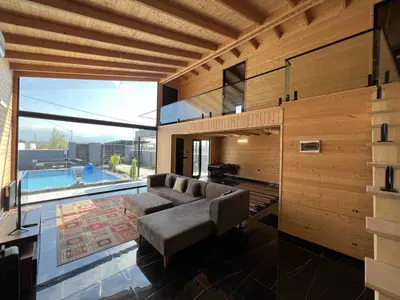 کلبه دوخوابه چوبی استخردار آبگرم لیانا