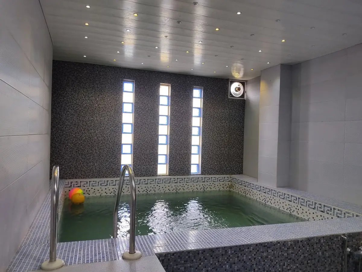 دوخوابه ساحلی استخردار آبگرم براری