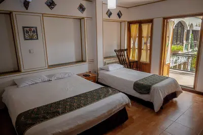 اقامتگاه سنتی طلوع خورشید - واحد چهارتخته ۲۰2