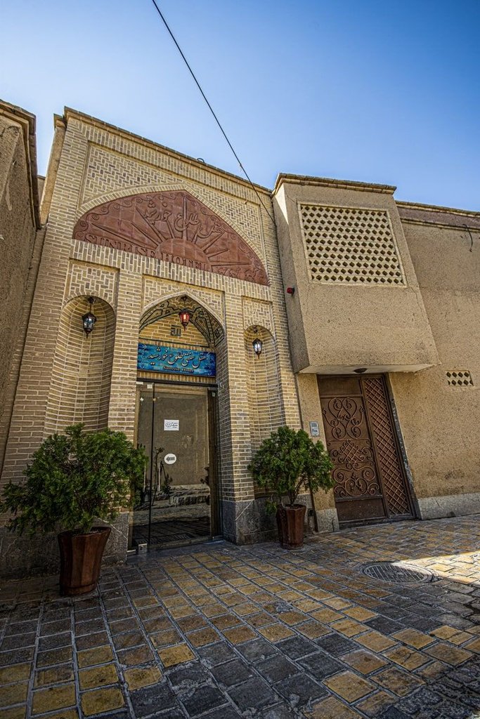 اقامتگاه سنتی طلوع خورشید - واحد سه تخته 114