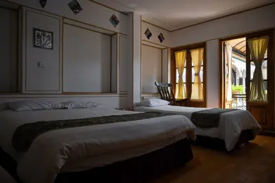 اقامتگاه سنتی طلوع خورشید - واحد چهارتخته 108