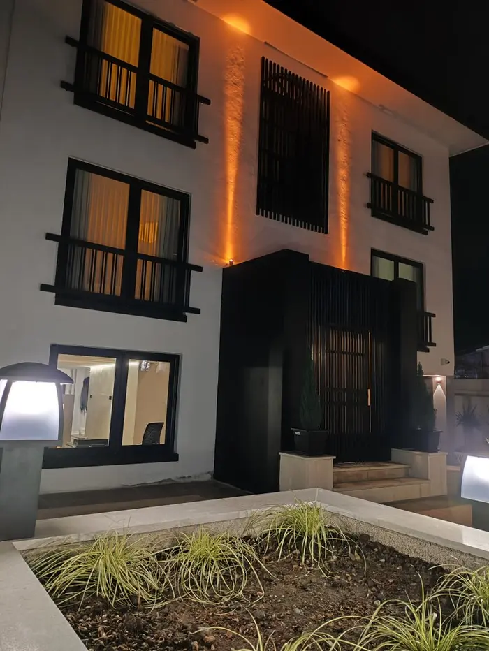 آپارتمان رز 202