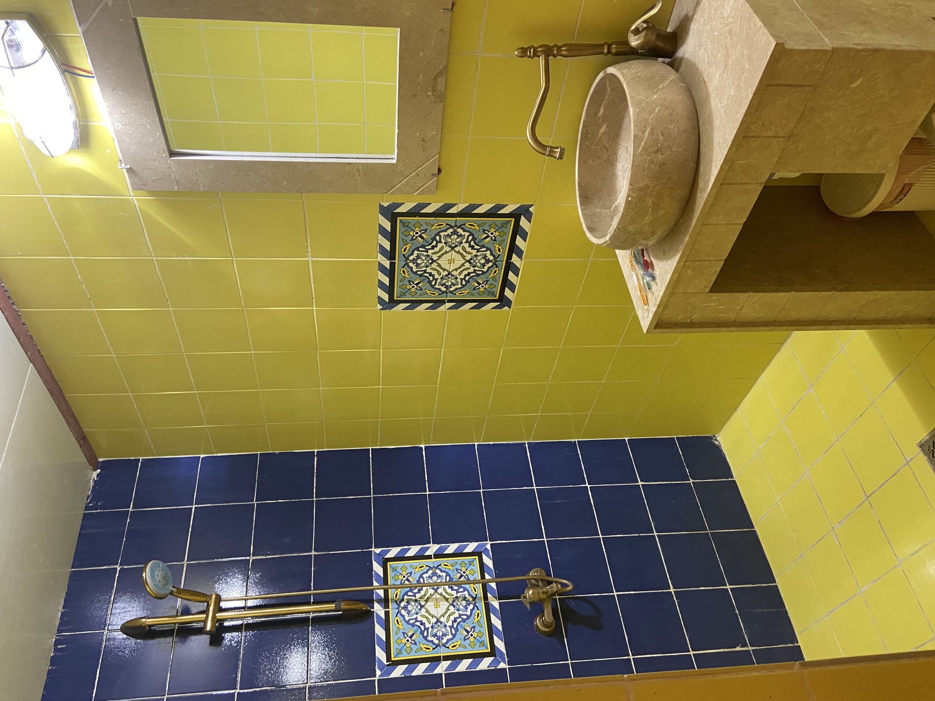 اقامتگاه سنتی عمارت یاس اصفهان - فیروزه