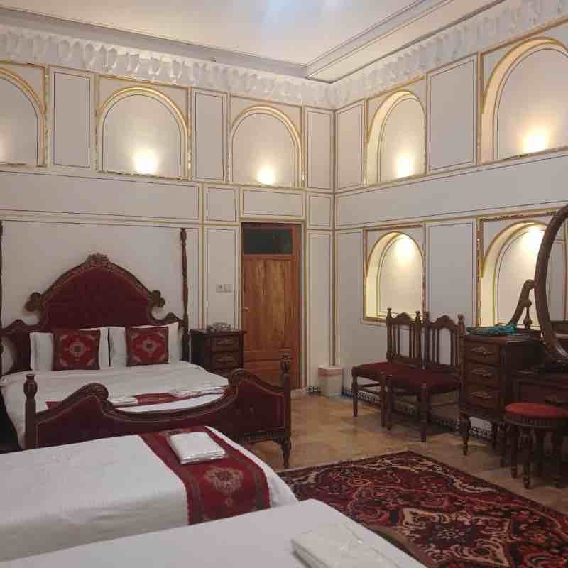 اقامتگاه سنتی سه تخته فلت یاس اتاق فیروزه