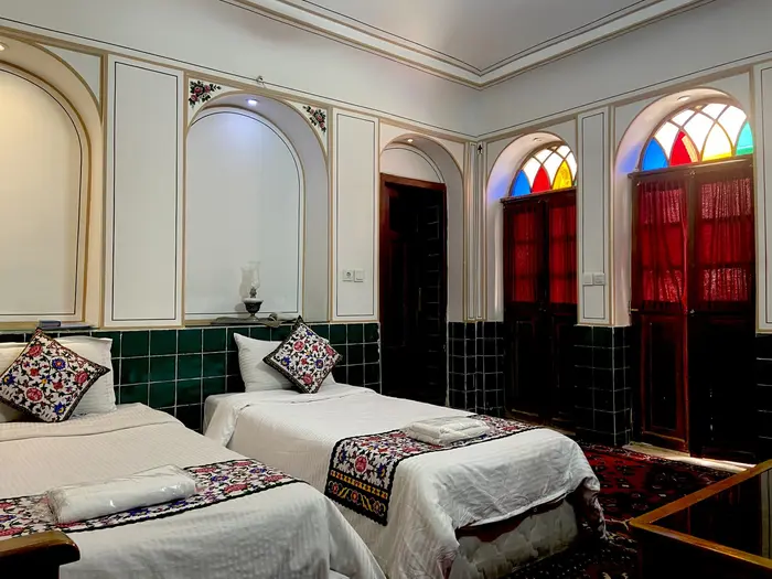 اقامتگاه سنتی عمارت یاس اصفهان - واحد شمعدونی