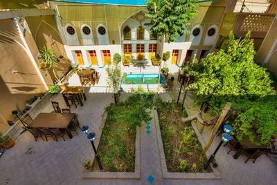 اقامتگاه سنتی عمارت یاس اصفهان - واحد همیشه بهار