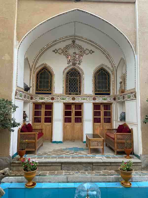 اقامتگاه سنتی سه تخته فلت یاس اتاق فیروزه