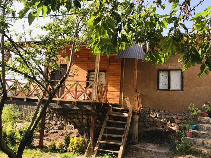 کلبه یک خوابه نماشان توکا - نمای بیرونی 