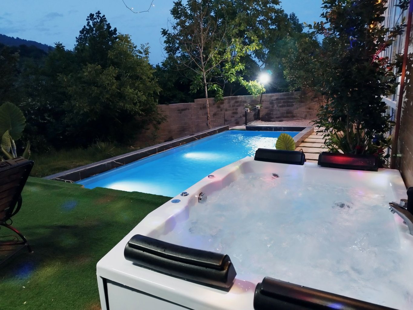 دوخوابه چوبی استخردار آبگرم شریف