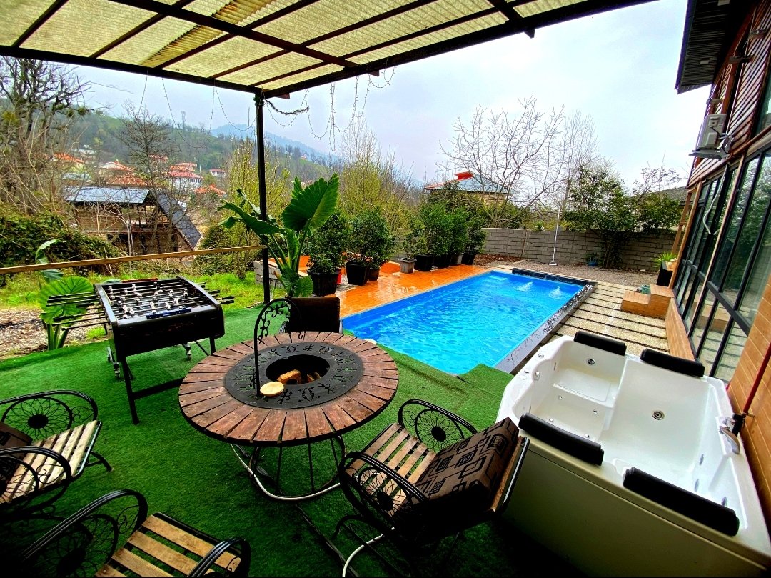 کلبه سه خوابه چوبی استخردار آبگرم شریف