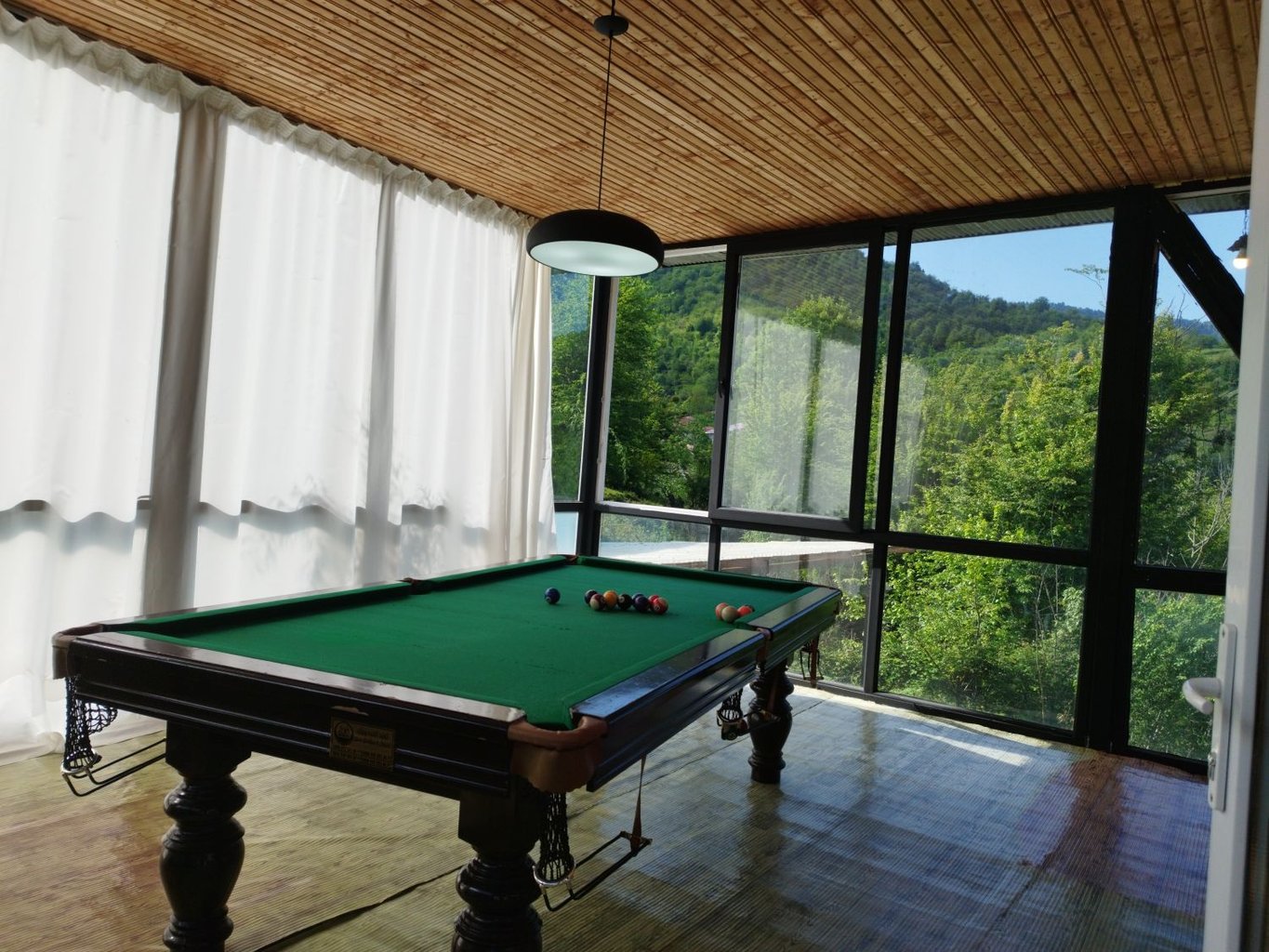 دوخوابه چوبی استخردار آبگرم شریف