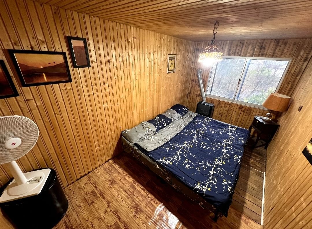 دوخوابه چوبی استخردار آبگرم شریف