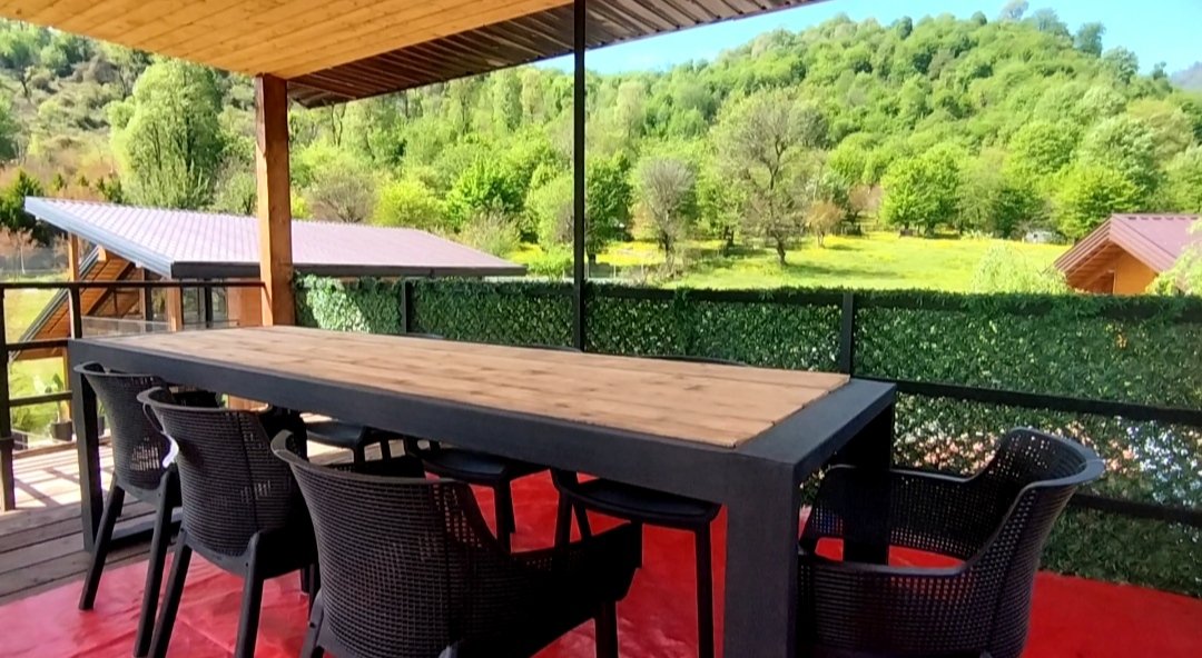 کلبه سه خوابه چوبی استخردار آبگرم شریف