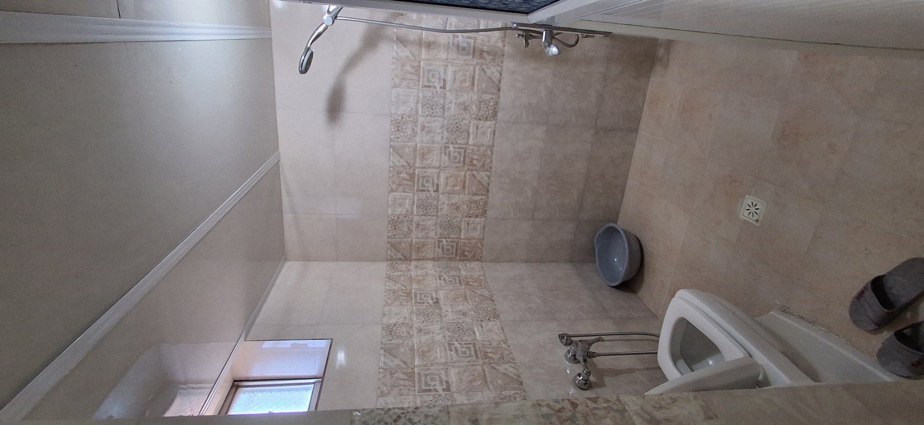 آپارتمان واحد طبقه اول ۳خوابه ورشا