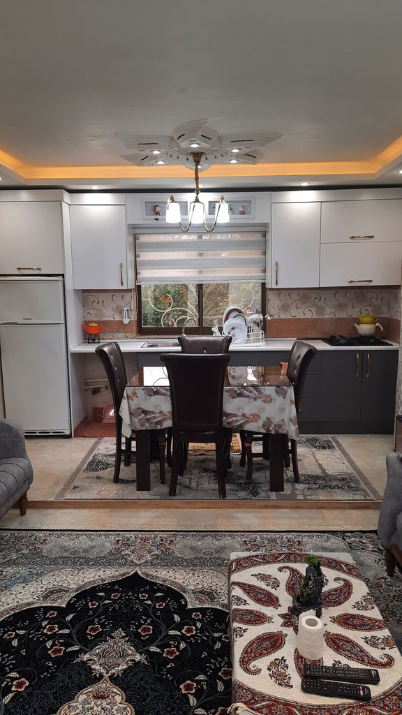 دوخوابه جنگلی استخردار سفید تمشک