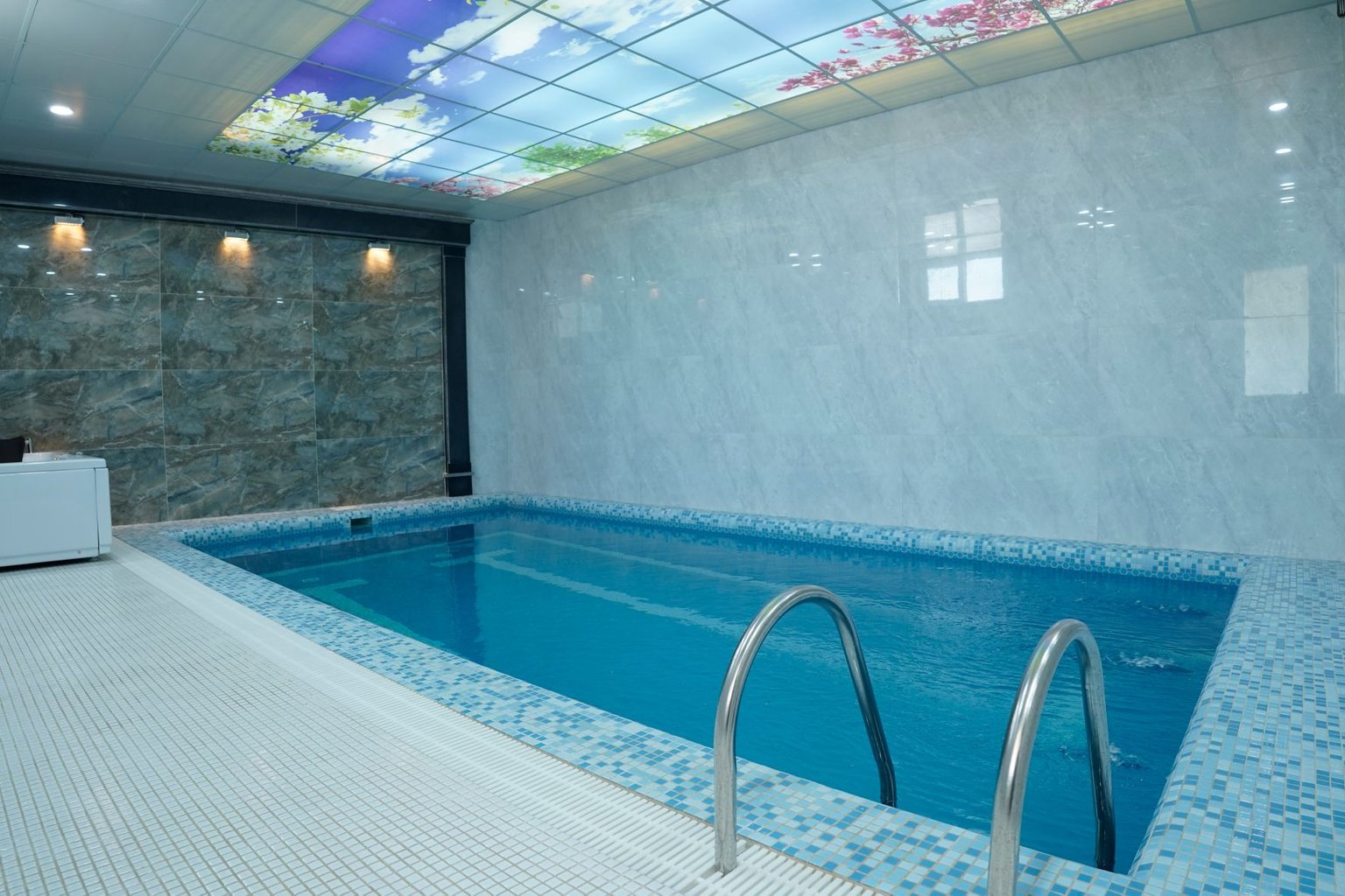 دوخوابه جنگلی استخردار سفید تمشک