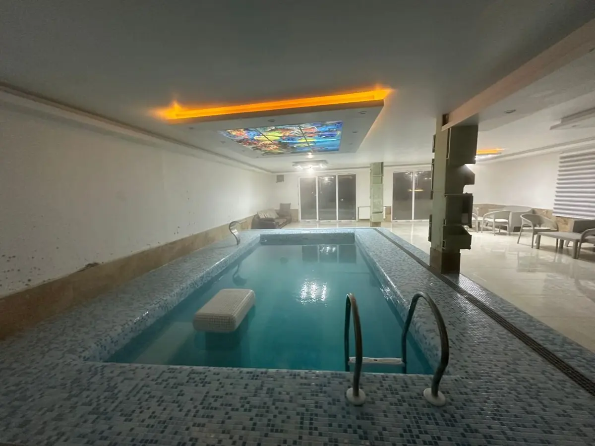 ویلا دوخوابه استخردار آبگرم امیران مهرآباد - نما استخر